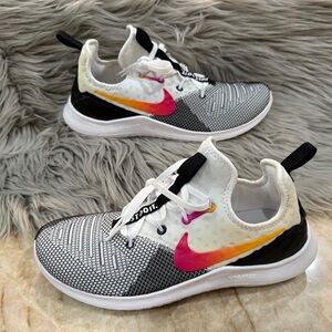 Nike Free TR 8 'Laser Fuchsia' Women’s Shoes  942888-008